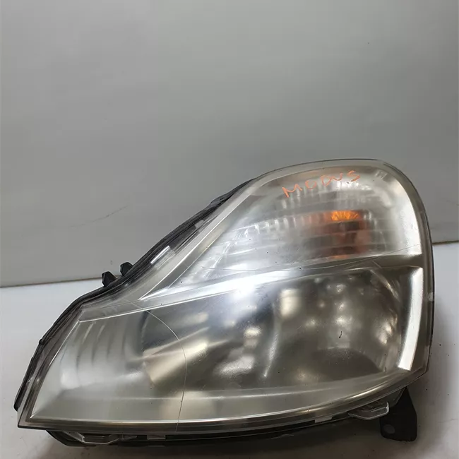 Proiettore sinistro Faro 02