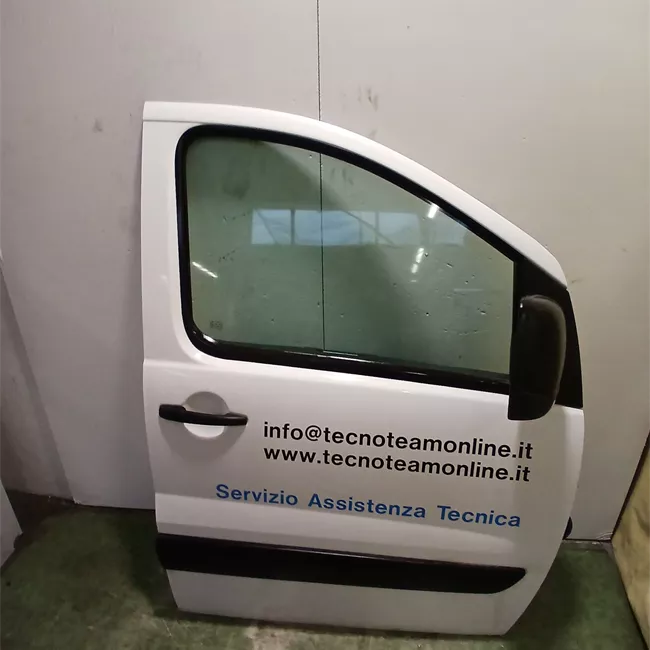 Porta anteriore destra