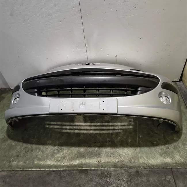 Paraurti anteriore con primer