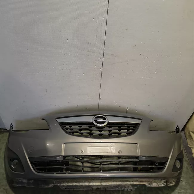 Paraurti anteriore con sensori parcheggio