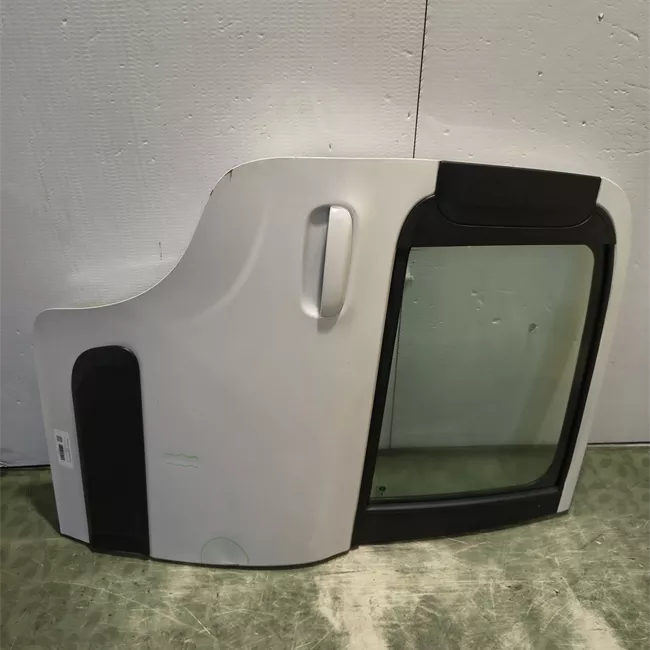 Porta posteriore sinistra Panda Trekking, con fasce paracolpi