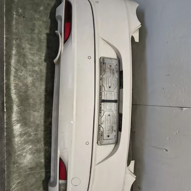 Paraurti posteriore con sensori parcheggio primer