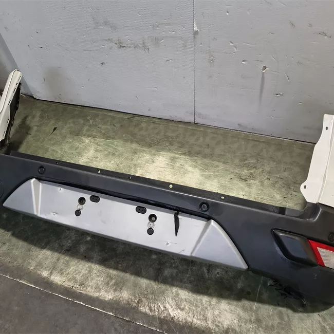 Paraurti posteriore centrale con sensori parcheggio