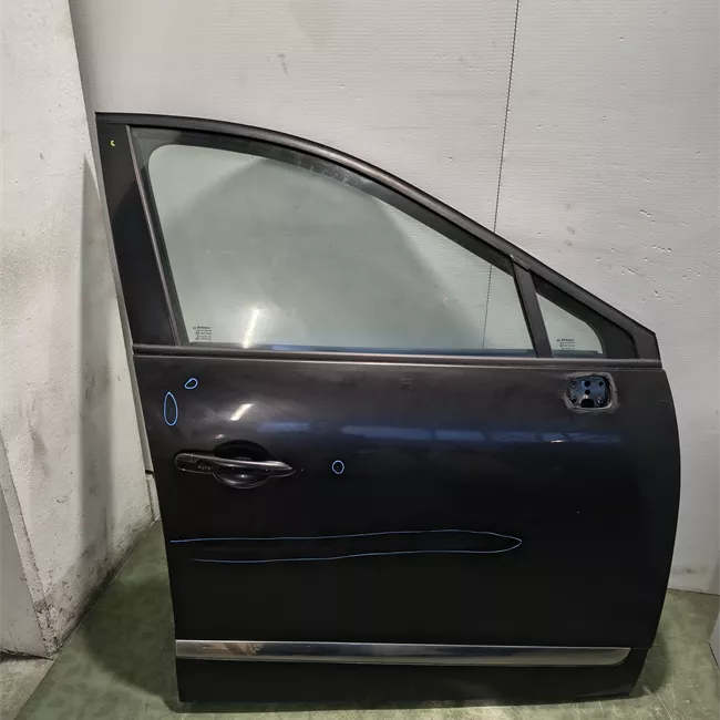 Porta anteriore destra