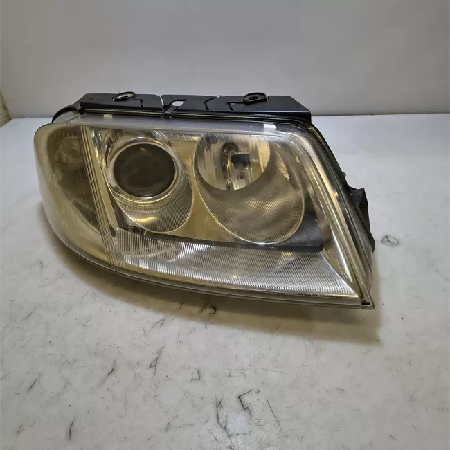 Proiettore con regolatore altezza destro