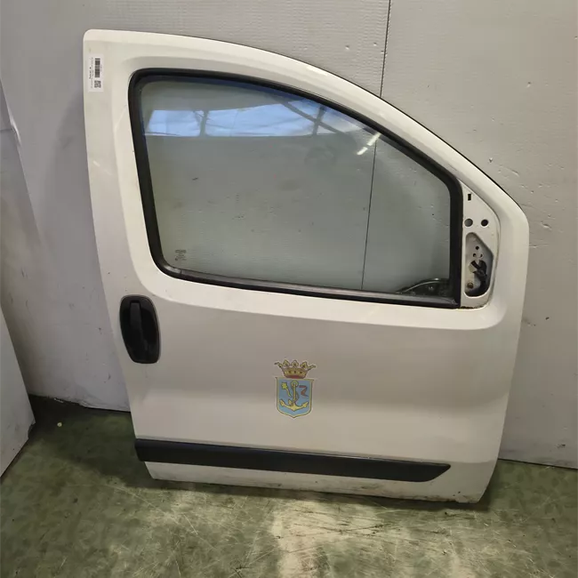 Porta anteriore destra