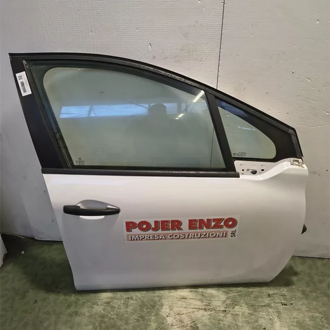 Porta anteriore destra