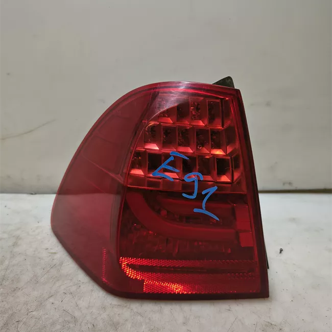 Fanale posteriore parte esterno sinistro