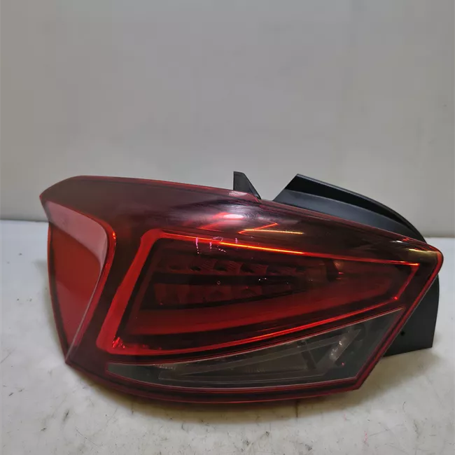 Fanale posteriore sinistro Led con retronebbia