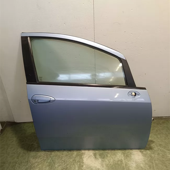 Porta anteriore destra