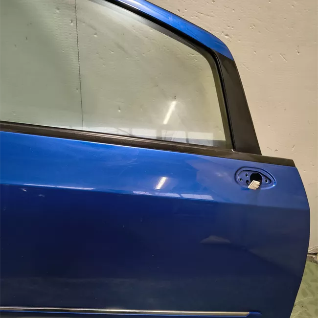 Porta anteriore destra