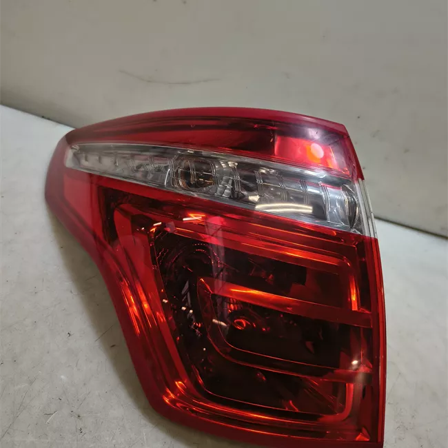 Fanale posteriore parte esterno sinistro