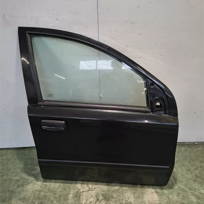 Porta anteriore destra