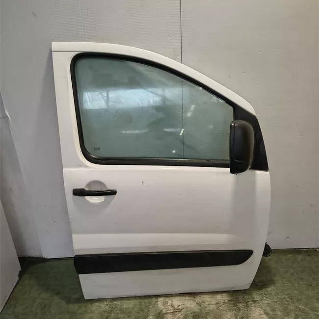 Porta anteriore destra