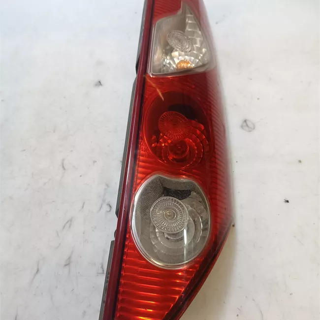 Fanale posteriore destro per portellone posteriore rato