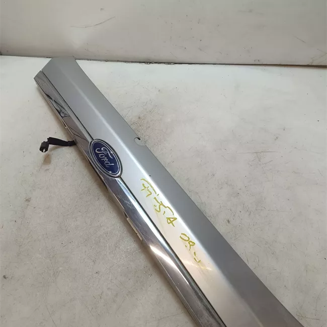 Maniglia portello posteriore con cromatura grigio polvere di luna