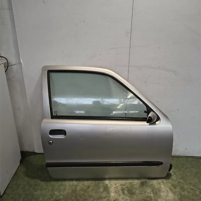 Porta anteriore destra