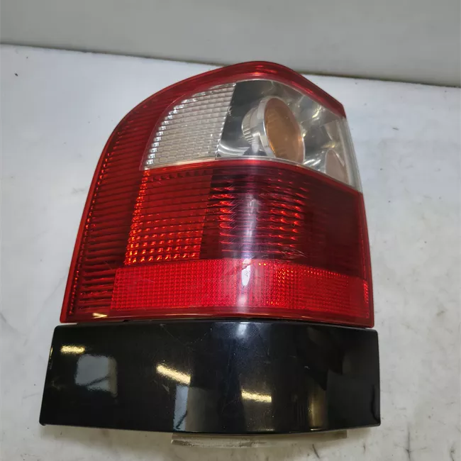 Fanale posteriore parte esterno sinistro 11-03>