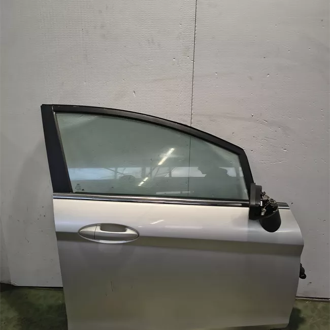 Porta anteriore destra