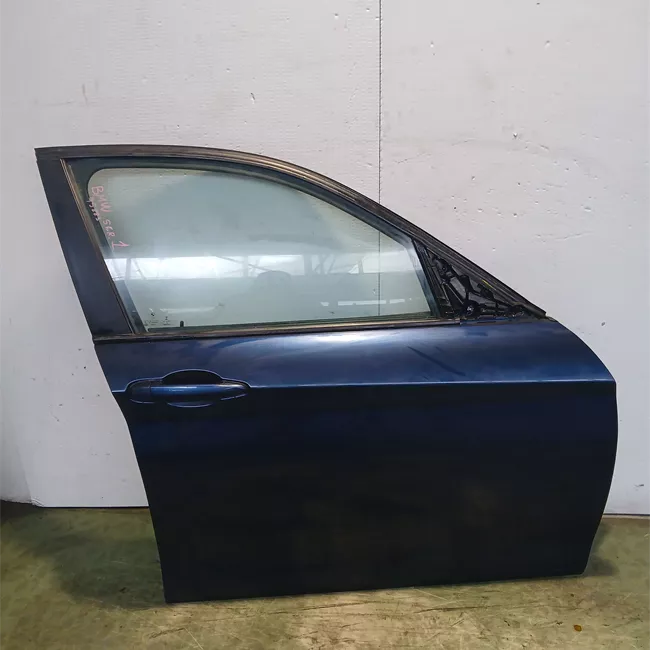 Porta anteriore destra