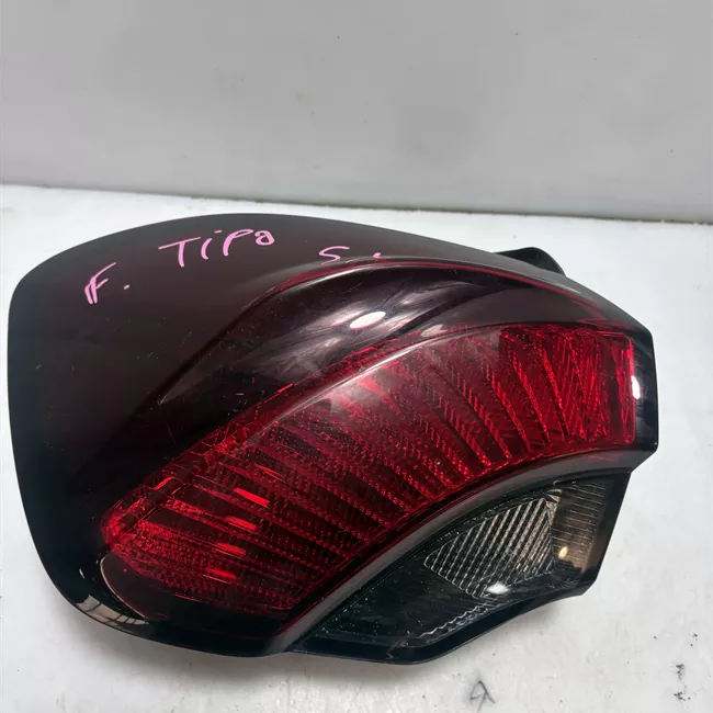 Fanale posteriore parte esterno sinistro