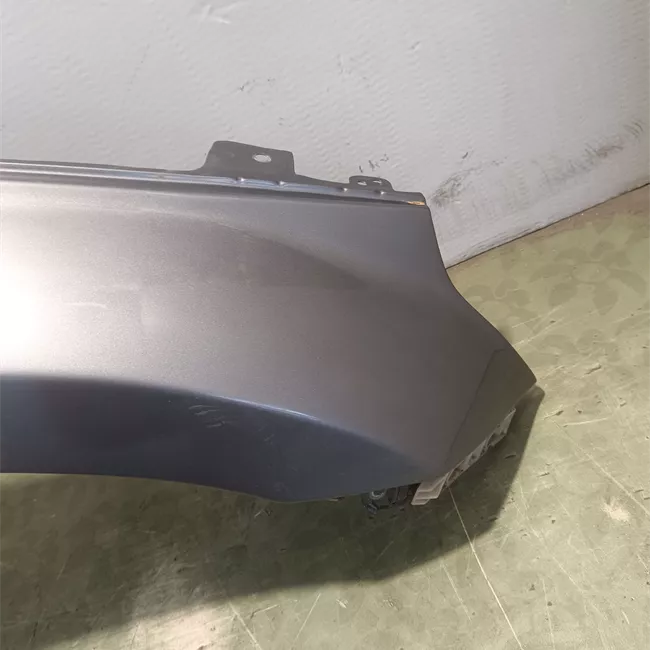 Parafango anteriore destro con fanalino laterale