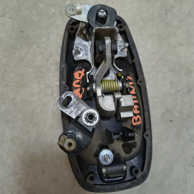 Maniglia porta posteriore sinistra