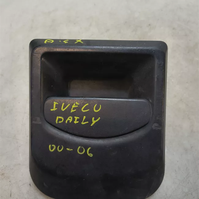 Maniglia porta anteriore sinistra