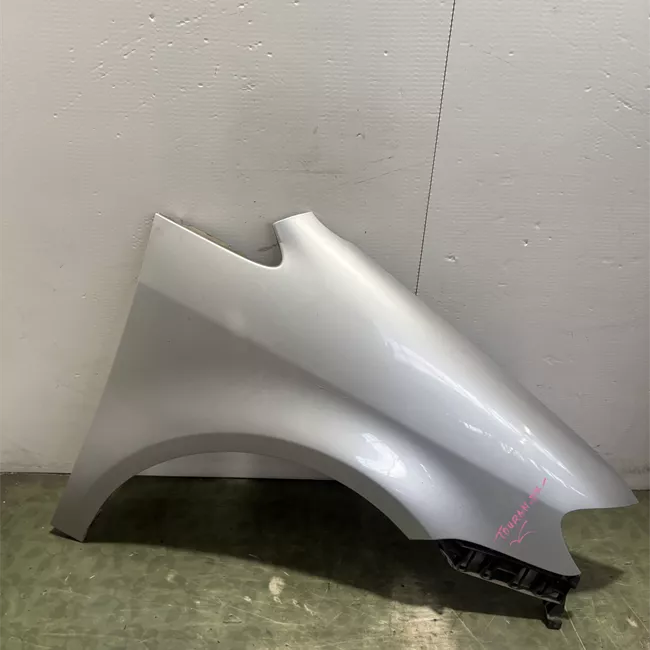 Parafango anteriore destro