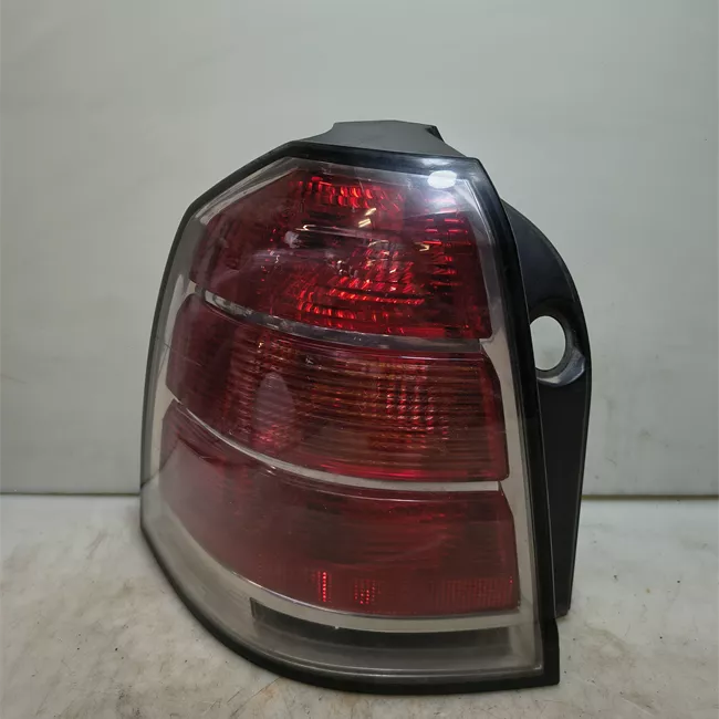 Fanale posteriore sinistro senza portalampada