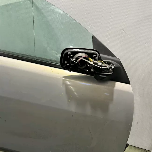 Porta anteriore destra