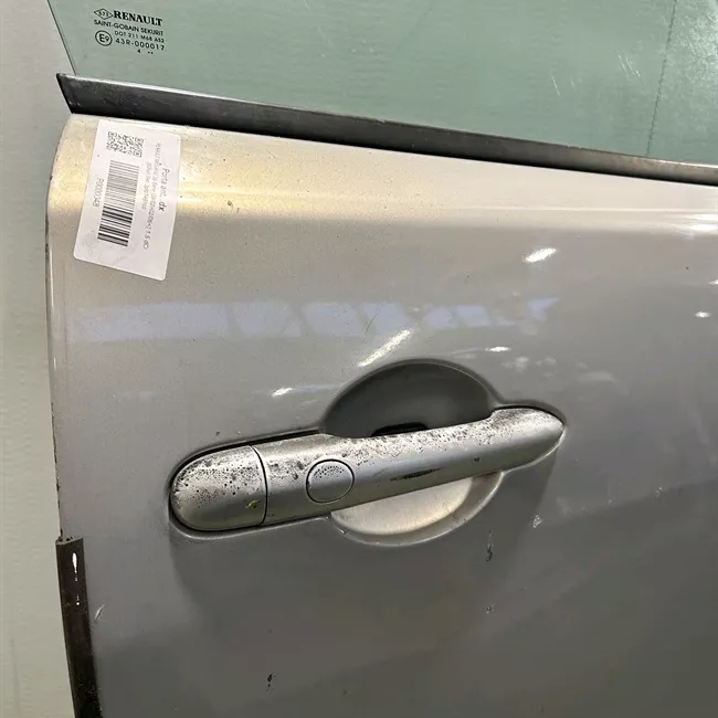 Porta anteriore destra