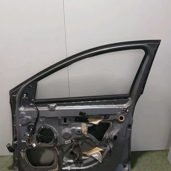 Porta anteriore destra