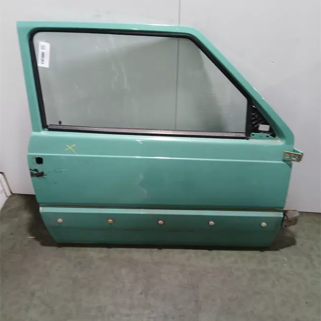 Porta anteriore destra