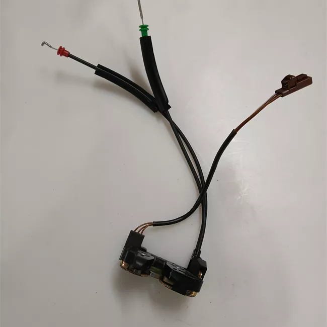 Serratura portello posteriore con sgancio posteriore telecomandato