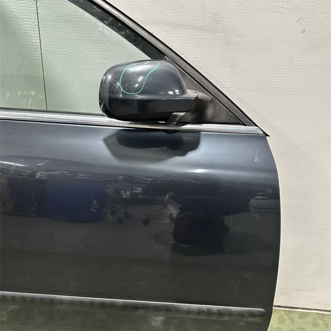 Porta anteriore destra