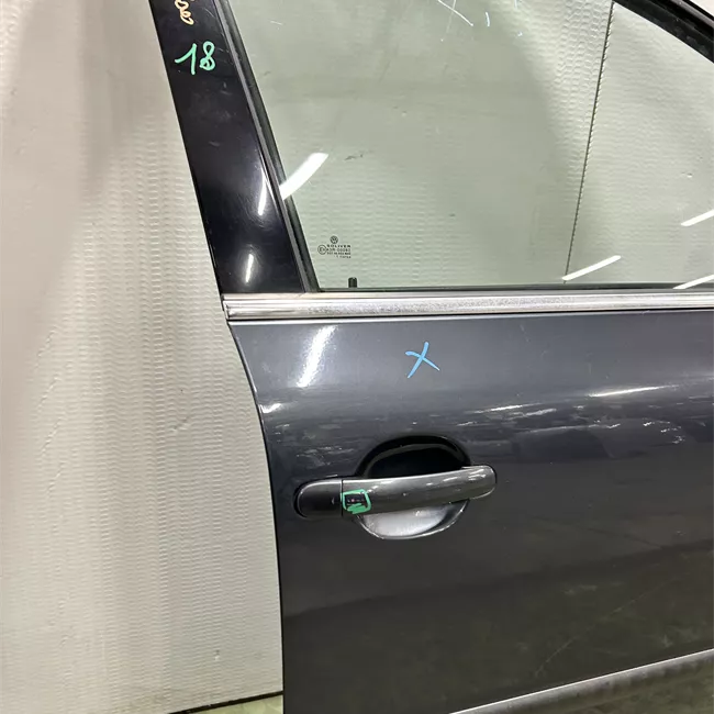 Porta anteriore destra