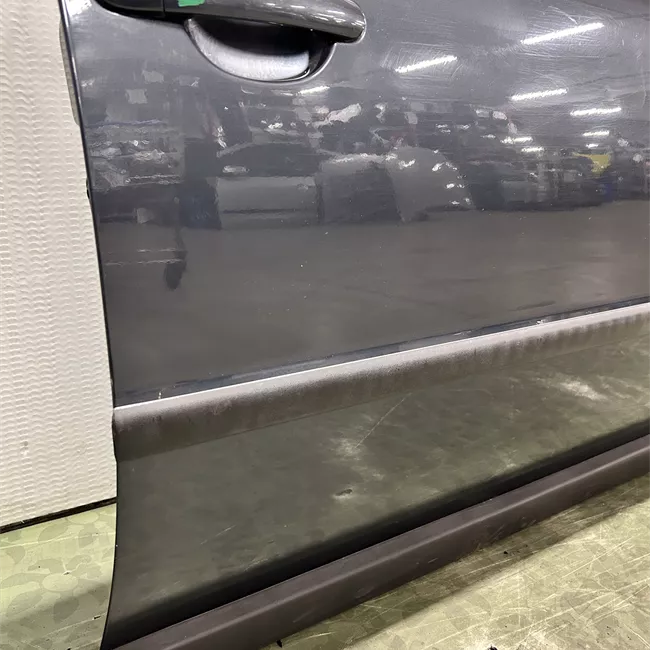 Porta anteriore destra