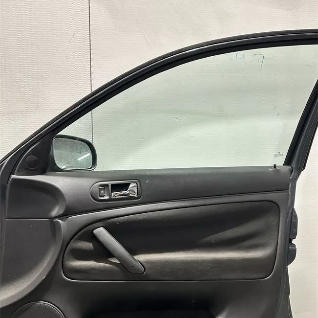 Porta anteriore destra