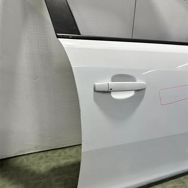 Porta anteriore destra