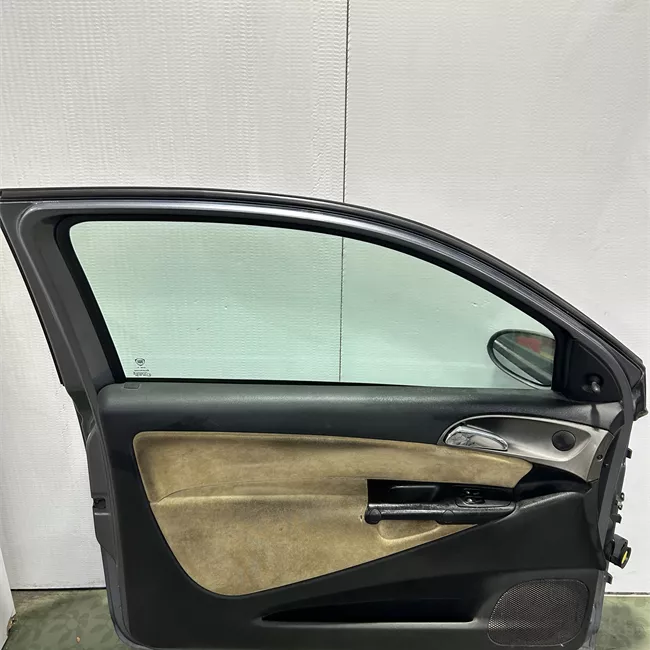 Porta anteriore sinistra