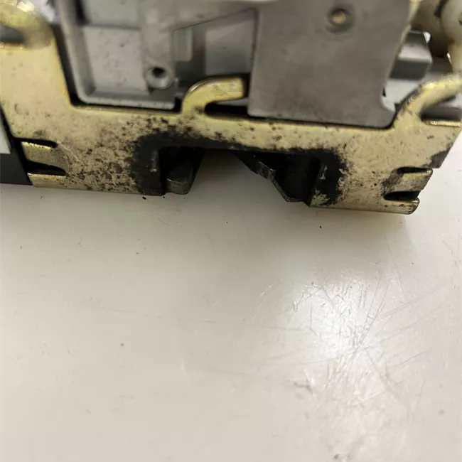 Serratura porta anteriore sinistra