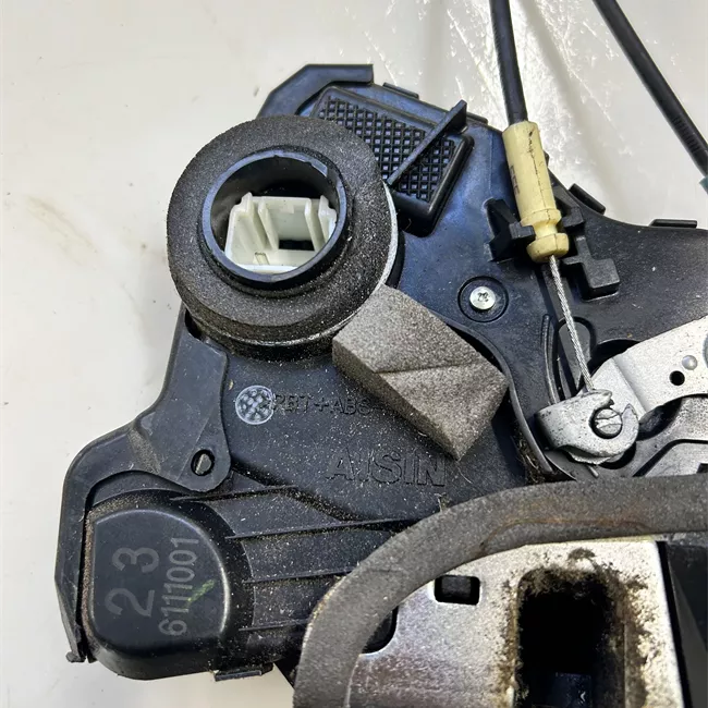 Serratura porta anteriore sinistra