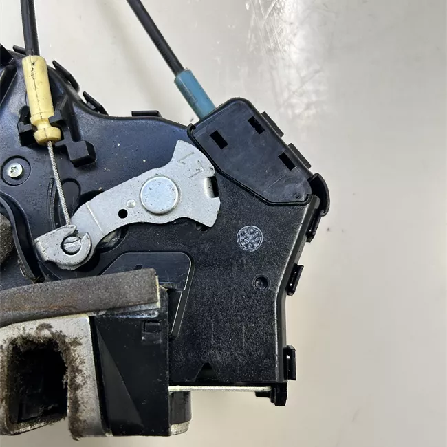 Serratura porta anteriore sinistra