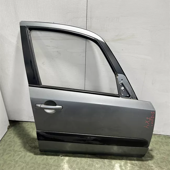 Porta anteriore destra