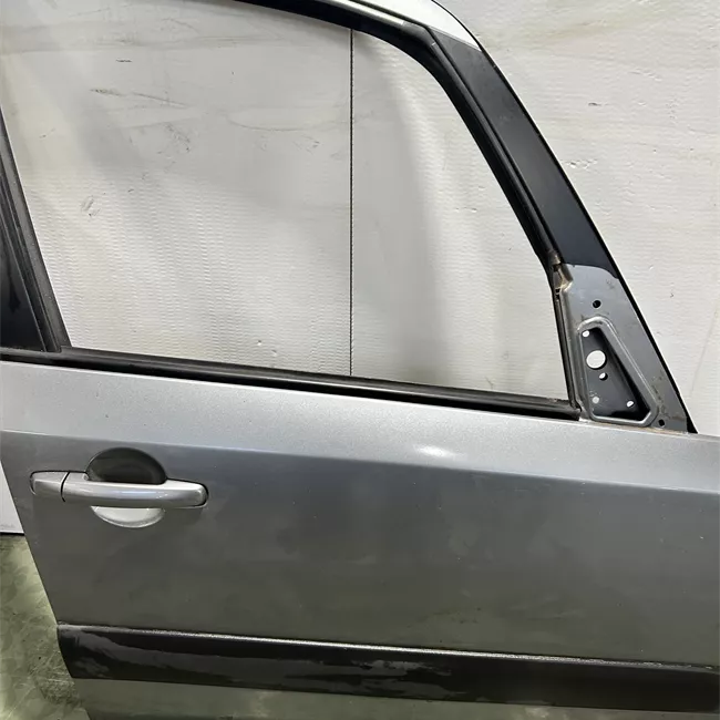 Porta anteriore destra