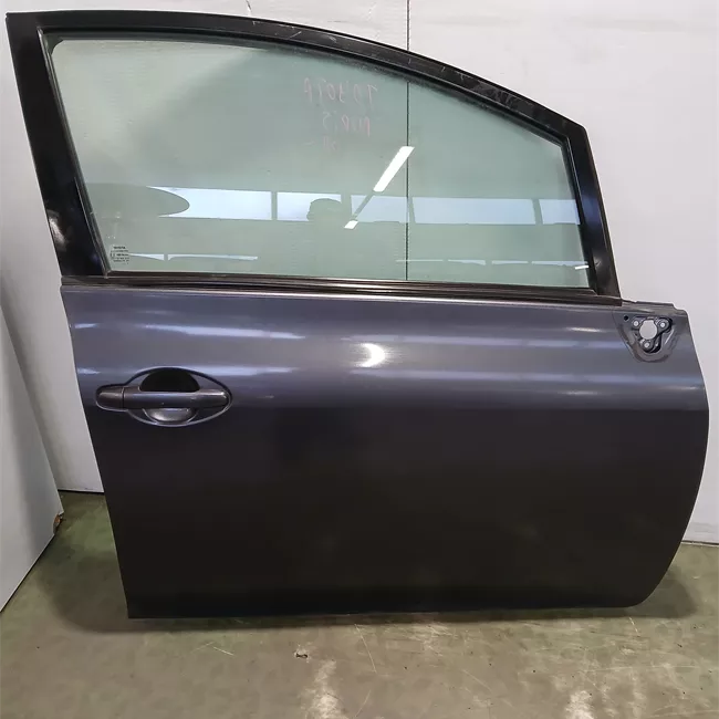 Porta anteriore destra