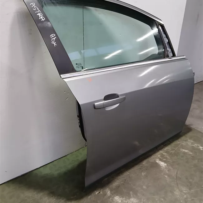 Porta anteriore destra