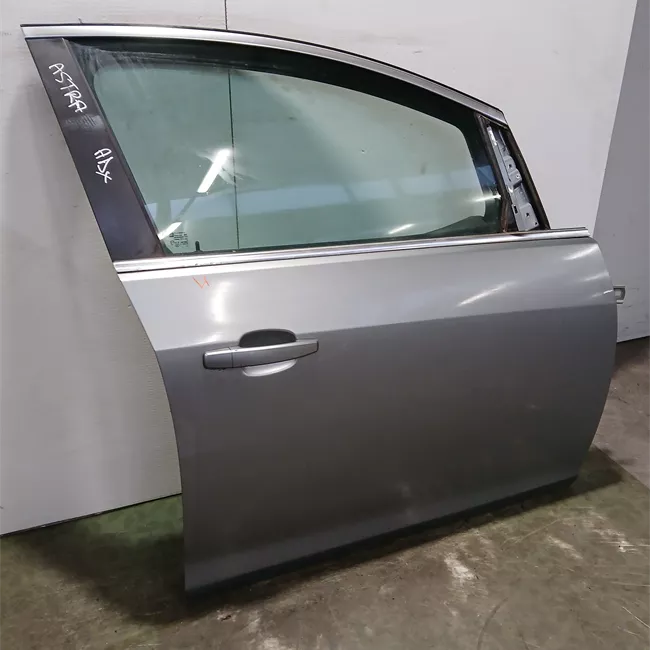 Porta anteriore destra