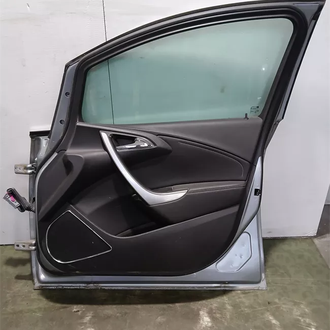 Porta anteriore destra